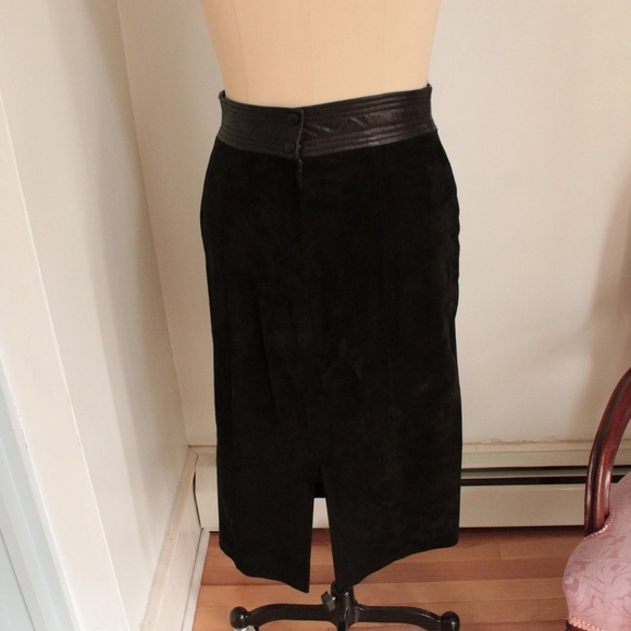 1980’s Danier Black Suede and Leather Skirt - Picture 5 of 5